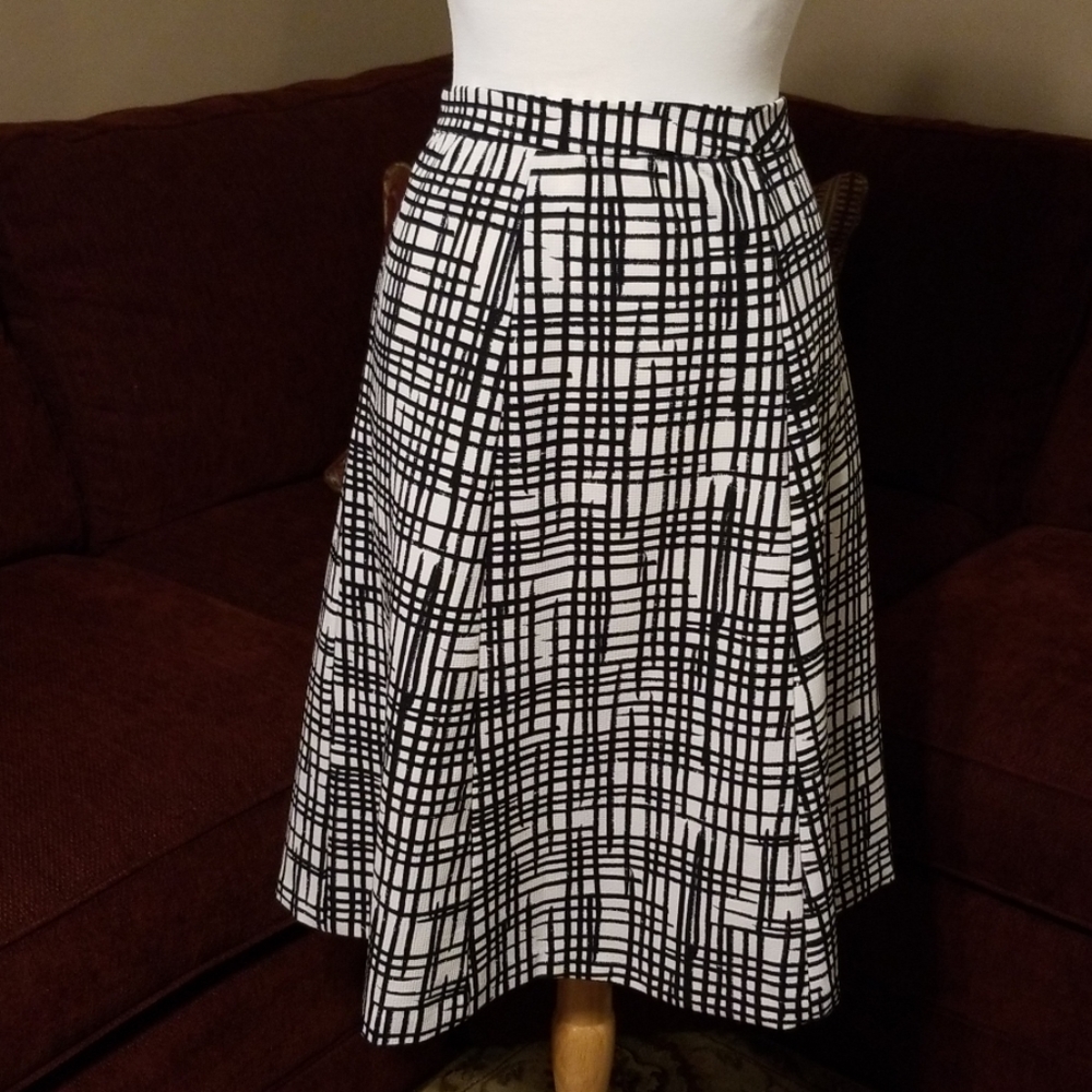 Plus size 24 Skirt. Runs true to size
